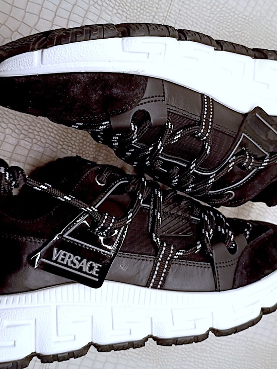 Rare  Brand New Classic Elegant Versace Trigreca Black Sneakers Size 40 EU main image 2